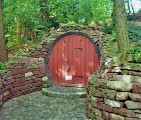 Traditioneller Erdkeller aus
modernem Material
T-Modell (T-wie Treppe)