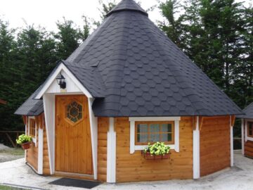 Premium Grillhütte / Grillkota 25 m² aus Holz