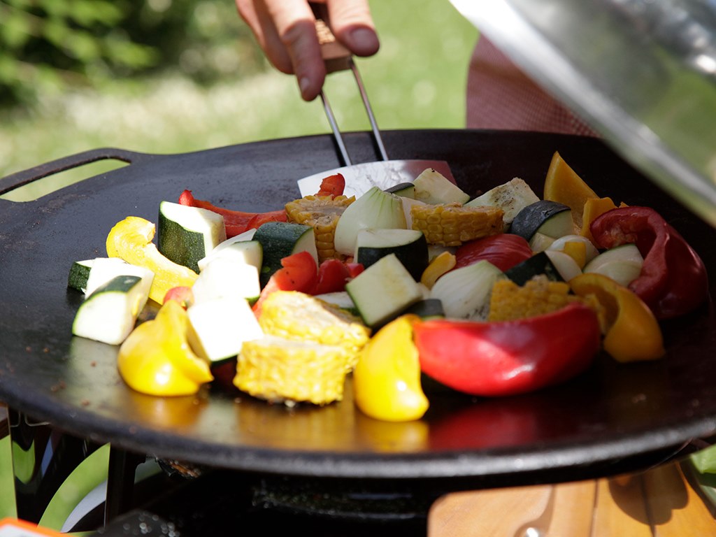 Muurikka 58 cm Grillpfanne mit Anschraubbeinen und Schutztasche – Bild 4