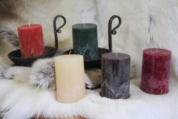 Massive Stumpenkerzen mit langer Brenndauer