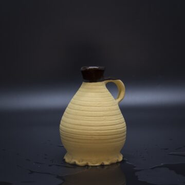 Sahne- und Milchkanne aus Keramik