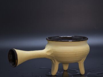 Suppenschale 3-füßig aus Keramik