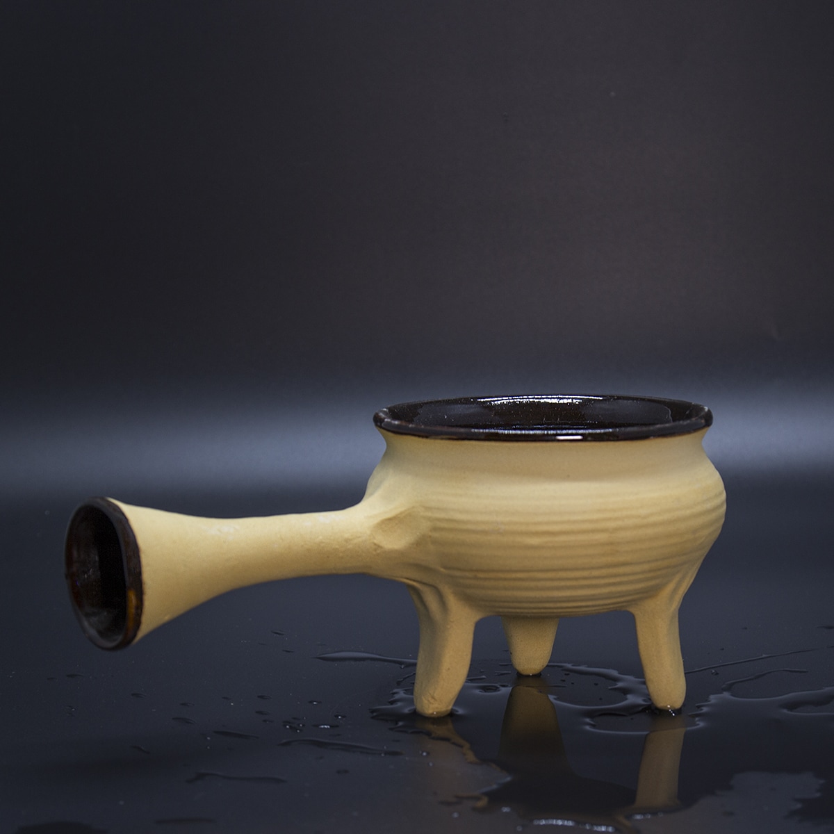 Suppenschale 3-füßig aus Keramik