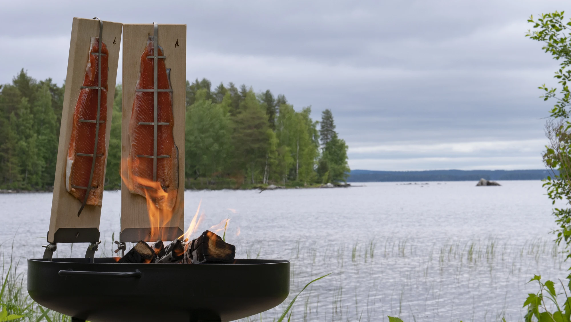 Flammlachsbrett mit Edelstahlhalterung – Bild 8