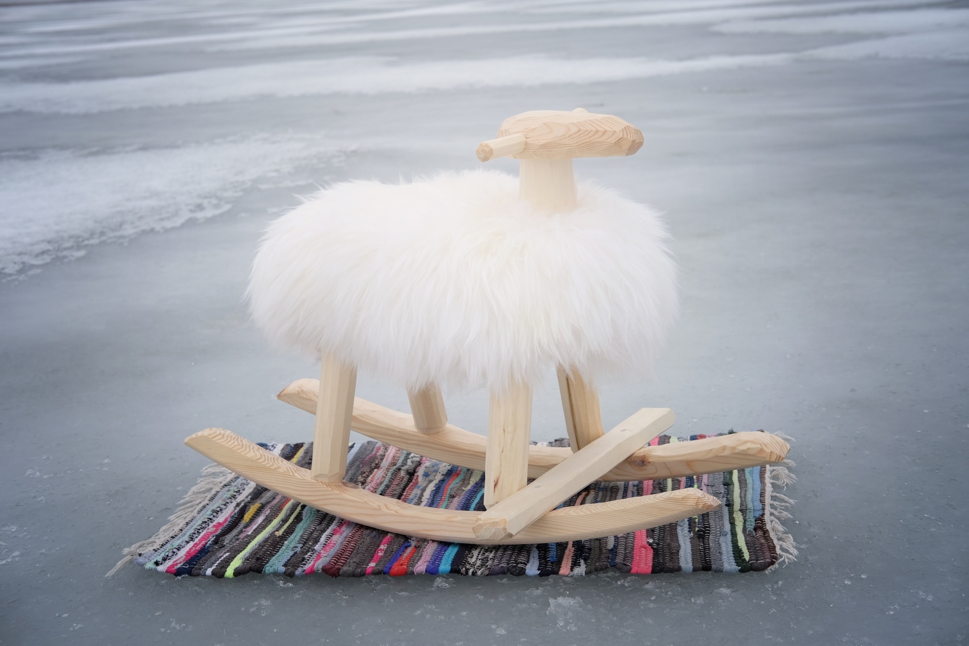 Schaukelschaf - Handgefertigte Holzschafe mit echtem Schafsfell – Bild 3