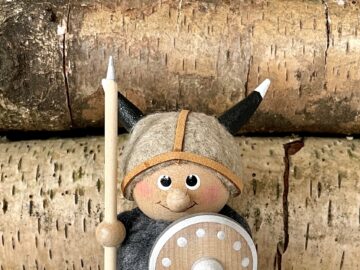 Wikingerjunge mit Schild & Speer