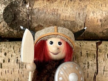 Wikingermädchen mit Schild & Messer