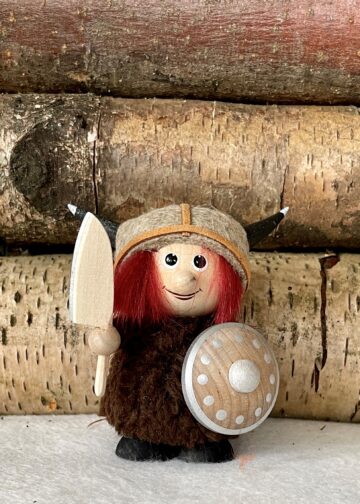 Wikingermädchen mit Schild & Messer