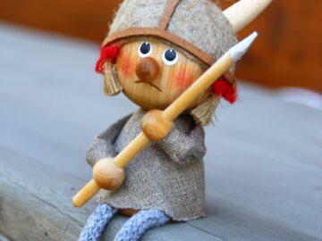 Wikingermädchen sitzend