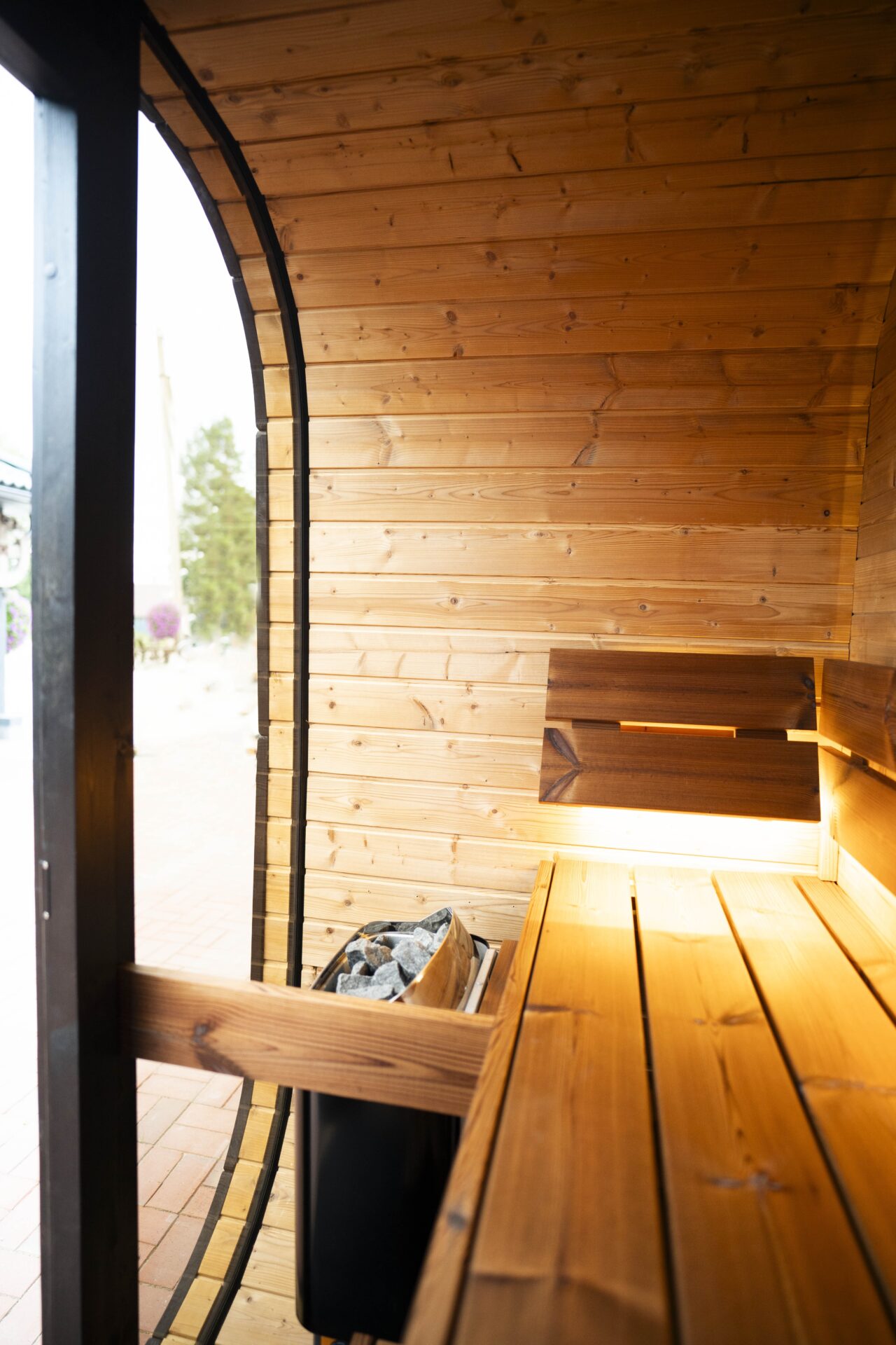 Cube Sauna Tommy Innenansicht mit Blick nach außen