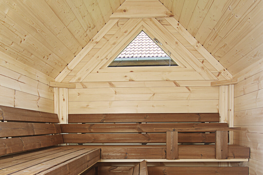 Sitz- und Liegefläche in der Sauna