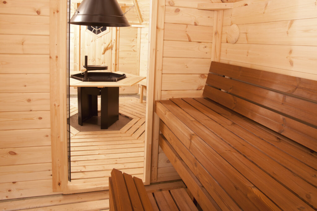 Innenbereich Grillkota mit Saunaanbau