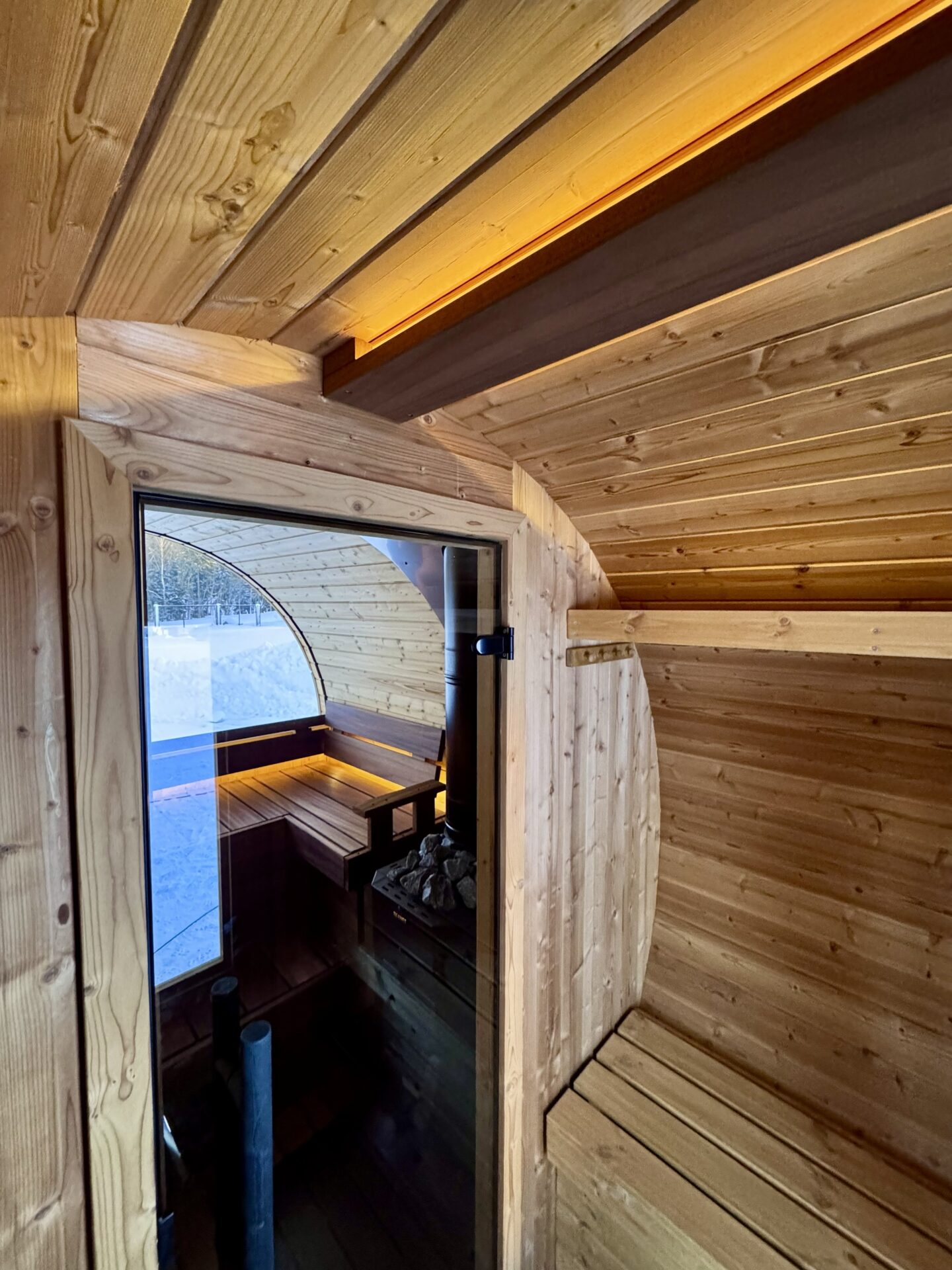 Saunafass Valter Vorraum mit Saunatür
