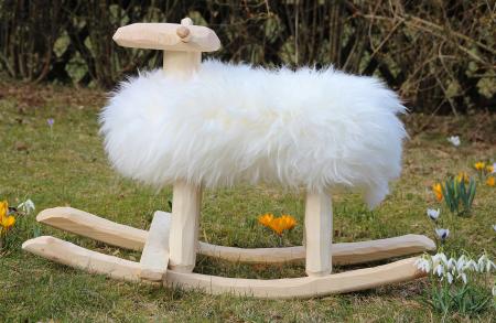 Schaukelschaf - Handgefertigte Holzschafe mit echtem Schafsfell